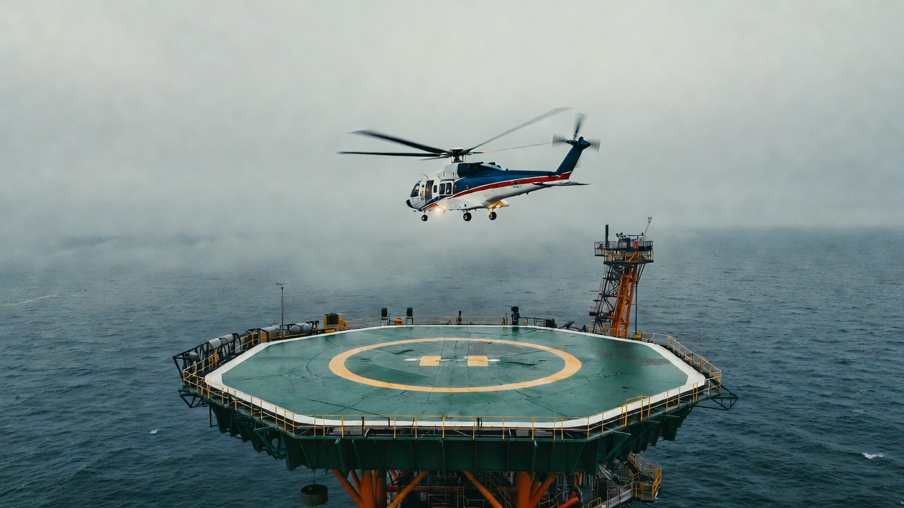 Helicopter approach to the helideck